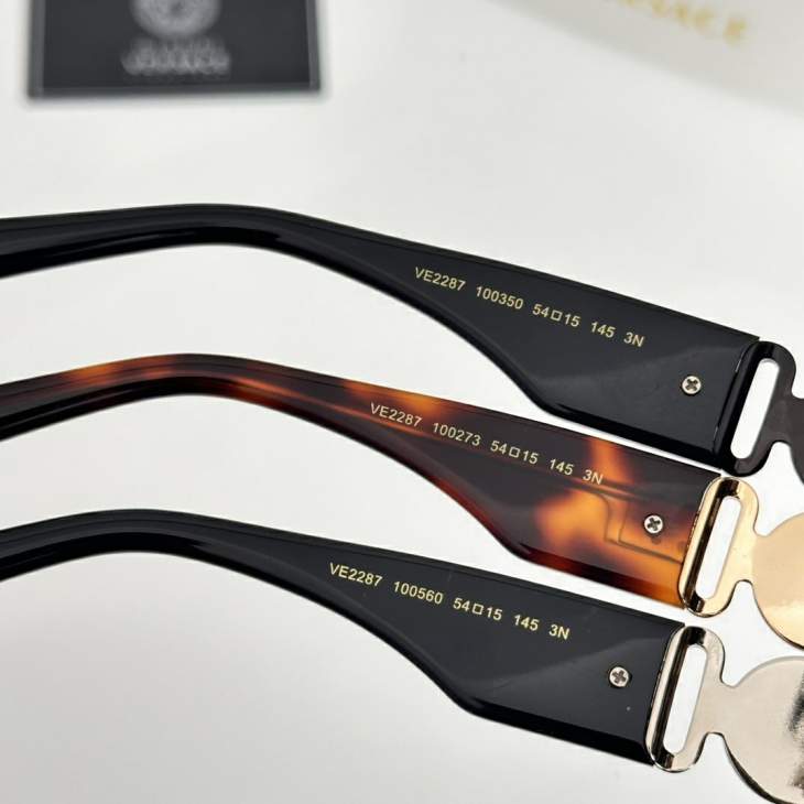 Picture of Versace Sunglasses _SKUfw79477542fw